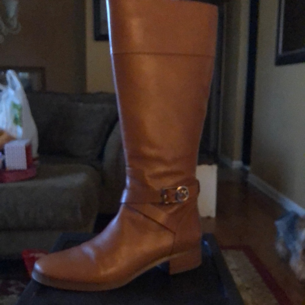 Nice MK Boots